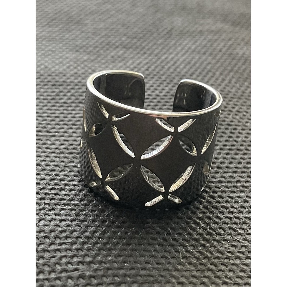 Milor Italy stainless steel ring with a geometric cutout pattern Size 7 Vintage